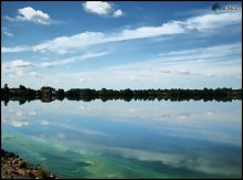 Reflection in the lake / ***