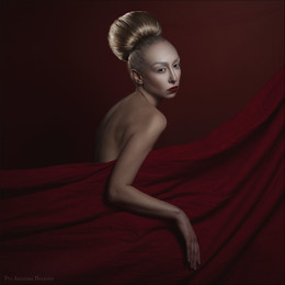 / Ph: Ariadna Belkina
Md: Alexandra Guvidas
Make up & hair: Li Lobanova
PhotoFilmStudio