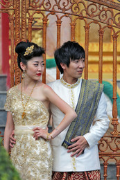 Newlyweds / ***