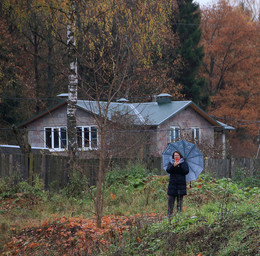 Die Dame mit dem Regenschirm / ***