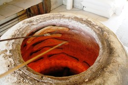 Brot backen / Traditionelle Brotbäckerei in Georgien
