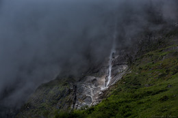 waterfall / ***
