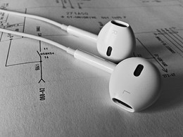 Bring the music everywhere! / ***