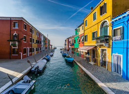 "X" / ... at the colorfull Burano, Italy.