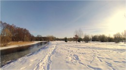 Walk along the river / ***