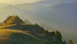 Dawn in the mountains / ***