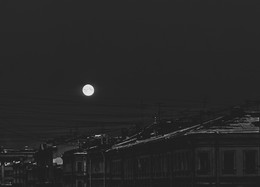 Full moon / ***