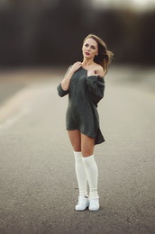 / ***