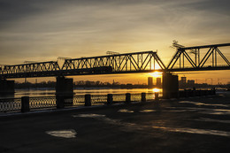 Sunset in the city / ***