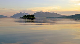 Islet / ***
