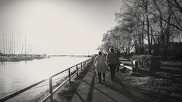 Leaving ... / ***