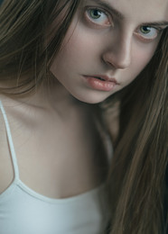  / ***