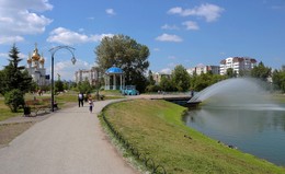 V parke gorodskom / ***