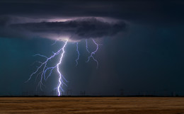 lightning / ***