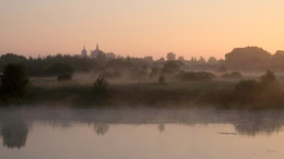 Nebel in der Morgendämmerung. / ***