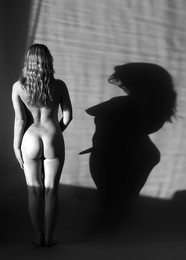  / ***
