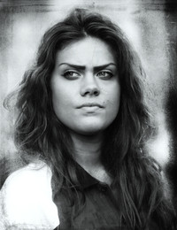 Black and white-a young woman portrait / ***