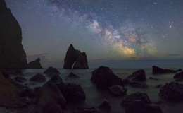 By night / ***