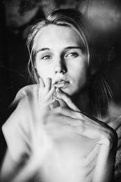 &nbsp; / ***