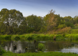 Am Ufer des Flusses ist sehr ruhig / ***