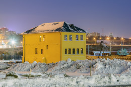Lonely house / ***