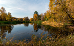Warm October / ***