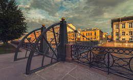 Pochtamtsky Bridge / ***