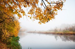 Nebel über dem Fluss / ***