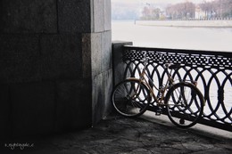 Two loneliness / ***