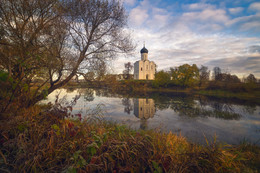 Kirche der Fürbitte auf dem Nerl / ***