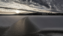 Runs away into the distance / ***