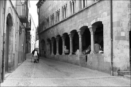 market / ***