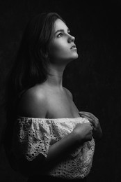  / ***