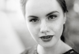  / ***
