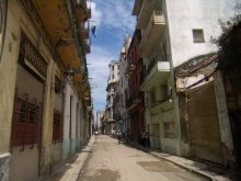 Cuba .... far .... / ***