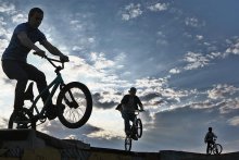 BMX_TRIO / ***