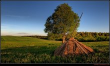 Haystack UNDER THE TREE / ***