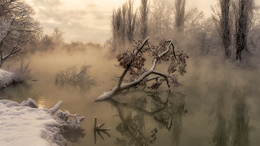 Sunrise over the river / ***