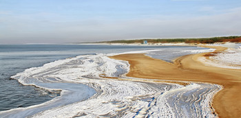 Sea in winter / ***