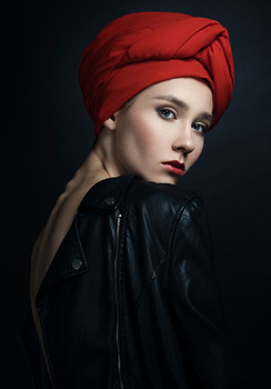 &nbsp; / Ph: Ariadna Belkina 
Md: Jacqueline Bogatyreva