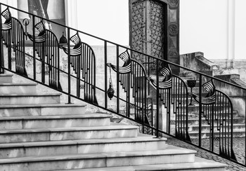 Black and white / ***