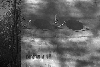 No name / ***