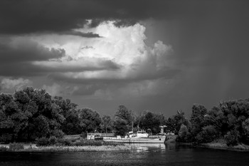 Vor dem Sturm / ***