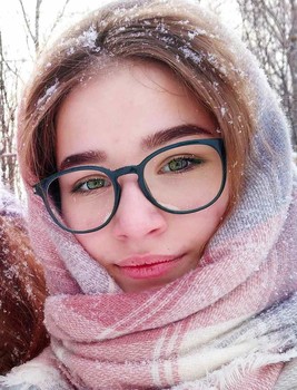 Porträt einer unbekannten Frau / ***