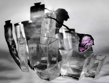 Glass City. / ***
