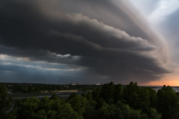 Storm Front / ***