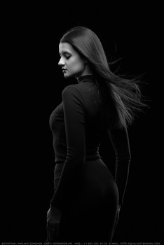 Black on black / ***