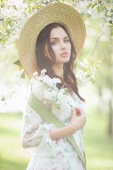 Alyona / ***