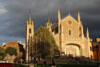 Puerta de Jeronimos / ***