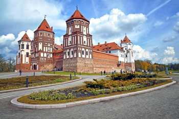 Mir Castle / ***